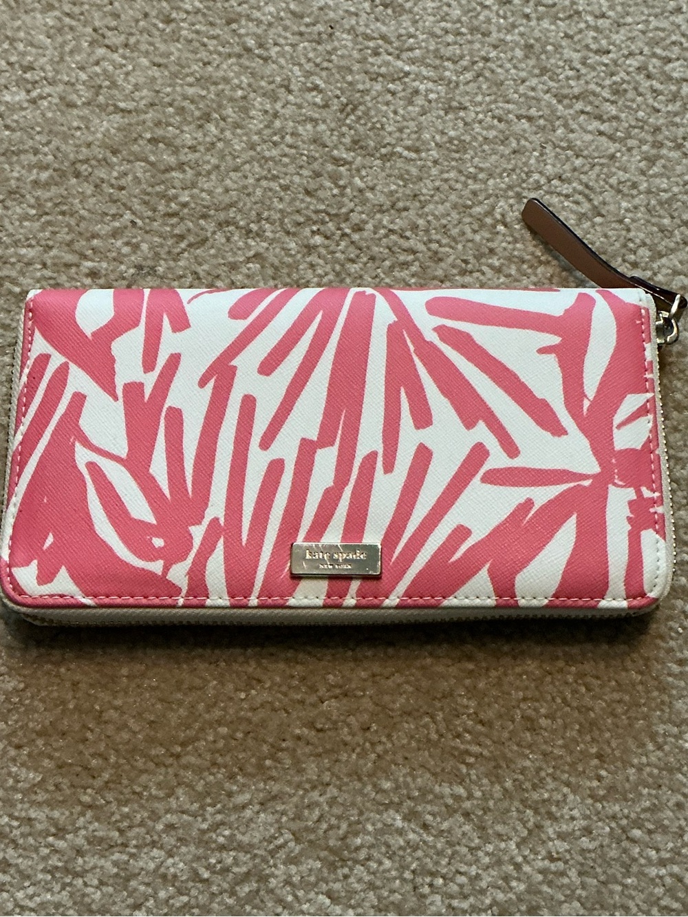 Kate Spade  Pink and White Floral Zip Wallet NWT